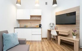 Old Town Apartments - B22